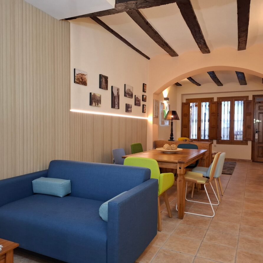 a room with a couch and table en el hotel en castalla - casa rural castalla