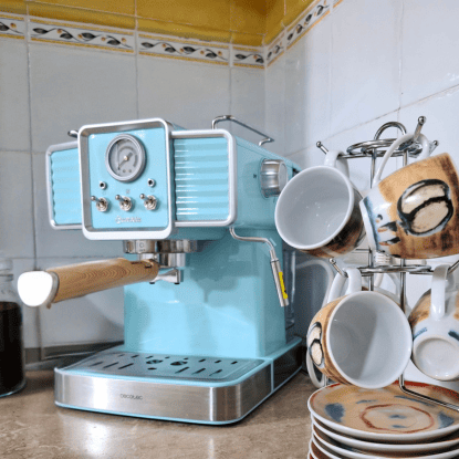 Cafetera exprés vintage para café de cortesía